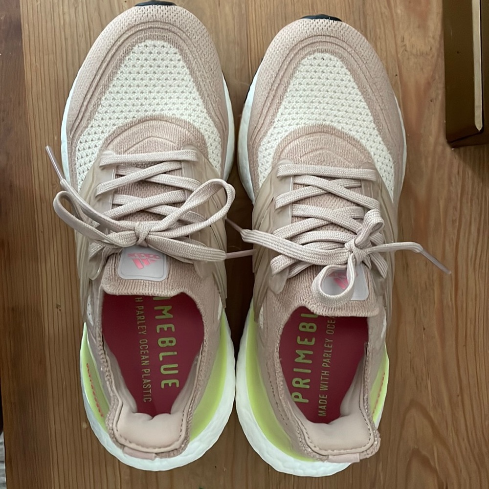 *LIKE NEW* adidas Ultraboost